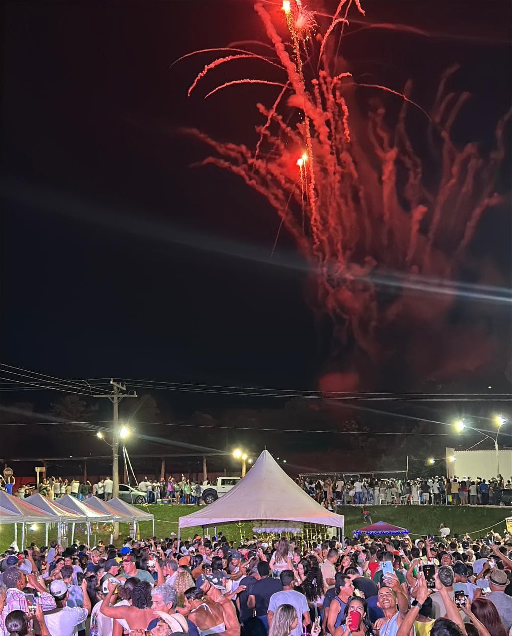 Show da Virada reúne multidão e marca a chegada de 2026 em Rio Negro