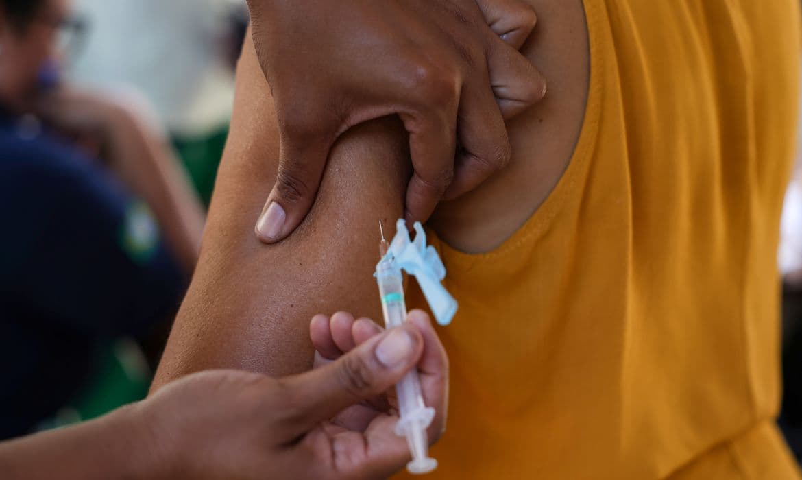 Campanha Aluno Imunizado leva vacinação às escolas de Rio Negro
